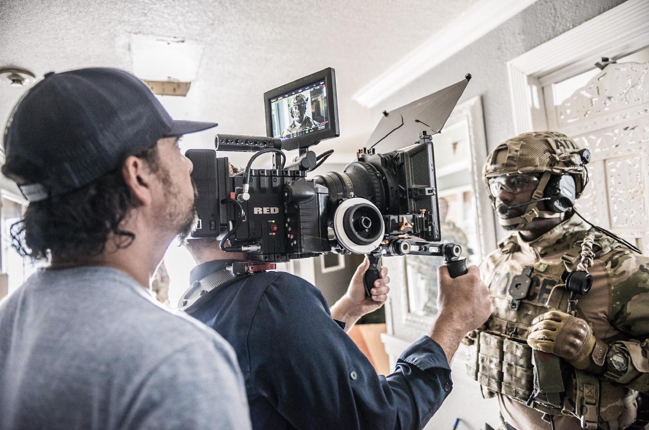 How to Direct a Movie (with Pictures) - wikiHow