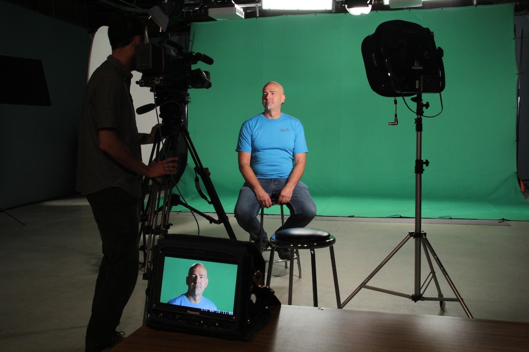 How to Direct a Movie (with Pictures) - wikiHow